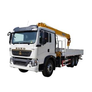 Vehículo de Transporte y Elevación Sinotruck 6*4 Equipado con Grúa Montada en Camión de 12 Toneladas para Elevación Mecánica - Product Image 1