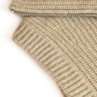 AiNear vente en gros de logo personnalisé Design Oem & Odm hiver chaud sans manches col polo marron fermeture éclair hommes 100% pull gilet tricoté en cachemire