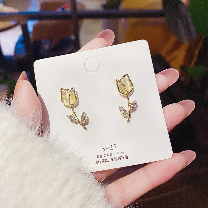 Elegant fashion style inlaid zircon earrings Korean temperament Flower shape female earrings