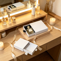 Étui de rangement en papier durable pour articles de toilette de voyage et essentiels portables, conçu pour la commodité en déplacement