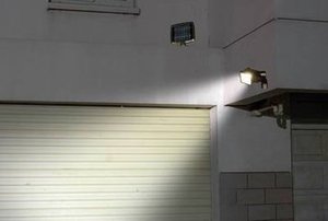 Iluminación de Seguridad para Exteriores, Resistente al Agua IP65, 10W/20W, Lámpara Solar LED de Emergencia con Sensor de Movimiento, Reflector LED Solar Integrado - Product Image 6