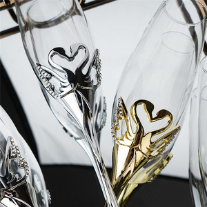 Flûte à <span class=keywords><strong>champagne</strong></span> en verre à double cœur fait à la main avec diamant - Product Image 4
