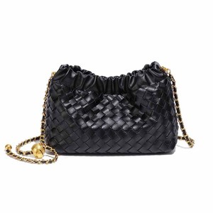 Sac à bandoulière tissé en PU doré pour femme, style nuage froissé fait main, nouveau modèle tendance et portable - Product Image 6