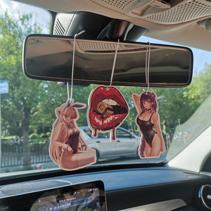 Ambientador colgante para espejo retrovisor con forma de coche, de papel de algodón absorbente, con aroma a fresia, venta al por mayor - Product Image 1
