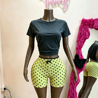 Ensemble deux pièces tendance Jiubaju : short à lacets et haut court ajusté à col carré imprimé rayé pour femme, avec ceintures et short en similicuir PU