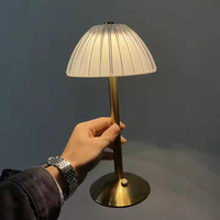 Table LED en cristal moderne rechargeable à commande tactile à intensité variable 3 modes de couleur Tambour flexible classique en aluminium pour l'ambiance de la chambre à coucher