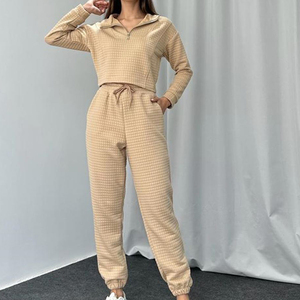 Personalizado otoño e invierno largo, mangas Zip Up <span class=keywords><strong>sudadera</strong></span> pantalones cortos chándal mujeres al por mayor recortada terciopelo conjuntos de dos piezas/ - Product Image 4