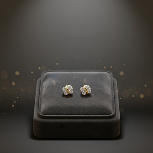 Boucles d'oreilles en or massif serties de diamants pour femmes, design classique en forme de grappe de fleurs, bijoux élégants, cadeau pour elle - Product Image 3