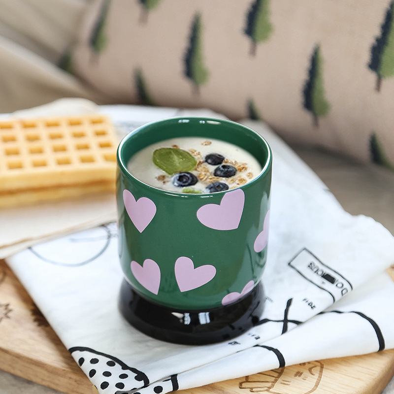 แก้วกาแฟทรงสูงพร้อมหูจับ - ลายหัวใจสีเขียว