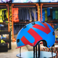 Étagère de présentation pour magasin de sport, présentoir en métal avec éclairage LED pour vêtements de sport, design d'intérieur de salle de sport