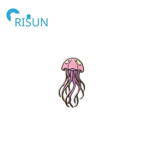 Insignias de Metal de medusas de <span class=keywords><strong>Bob</strong></span> <span class=keywords><strong>Esponja</strong></span>, alfileres de medusas de dibujos animados, broches de animales, pulpo de animales marinos, medusas, insignia de Pin esmaltado - Product Image 3