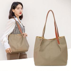 Elegante Bolso Tote de Tela Oxford para Damas de Oficina, Bolso de Hombro Simple con Parte Superior Abierta y Correa de Color en Contraste - Product Image 3