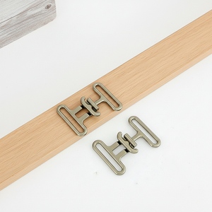 หัวเข็มขัดโลหะอัลลอยด์แบบวงคู่ขนาด 25 มม. สำหรับกระเป๋าเดินทางและกระเป๋าถือ สีเงิน ทนทานและเป็นมิตรกับสิ่งแวดล้อม ขายส่ง - Product Image 1