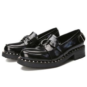 Chaussures en cuir verni rivetées pour hommes, mocassins tendance, style britannique, chaussures décontractées, design unique, chaussures de haute qualité - Product Image 1