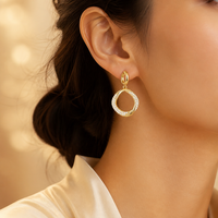 Boucles d'oreilles pendantes, boucles d'oreilles créoles, boucles d'oreilles géométriques torsadées en CZ, pavées, statement, entrelacées, plaquées or, en cuivre et laiton pour femme