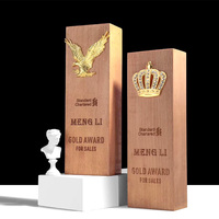 Trophée de récompense en verre de cristal gravé au laser, plaques 3d logo d'or, trophée en bois avec base