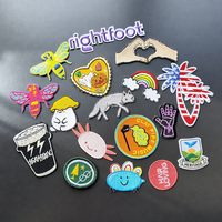 Appliques brodées personnalisées tissées variées, motifs floraux, roses, patchs brodés, badges logo, patchs drapeaux, thermocollants