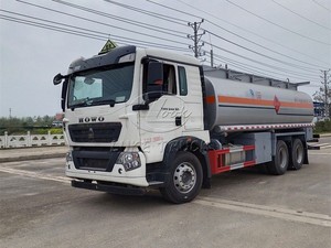 รถบรรทุกเติมน้ำมัน Howo Chassis ขนาด 15-28 ลูกบาศก์เมตร Sinotruk 6x4 รถบรรทุกถ่ายน้ำมัน รถเติมน้ำมันสำหรับอากาศยาน รถอุตสาหกรรมพิเศษ - Product Image 3
