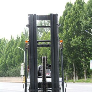 Montacargas Eléctrico de Tres Ruedas, Cero Emisiones, Bajo Ruido, Bajos Costos de Mantenimiento Operativo, Arranque Suave, Batería de Plomo-Ácido - Product Image 4