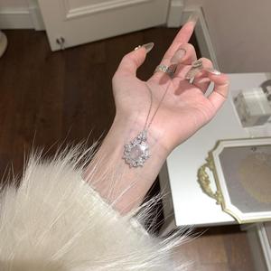 Collar de Doble Capa con Colgante Entrelazado de Plata de Ley S925 de Alta Gama, Diseño de Nicho, Joyería de Platino de Lujo Ligero - Product Image 3