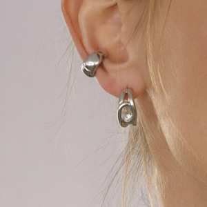 Boucles d'oreilles clous géométriques en forme de C en acier inoxydable plaqué or 18 carats avec zircon serti clos, pour usage quotidien - Product Image 3