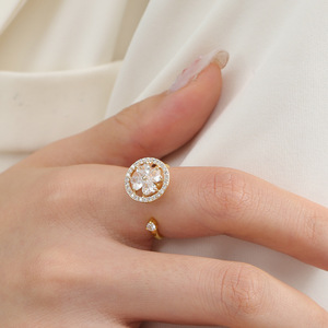 Vente en gros d'anneau rotatif de moulin à vent à quatre feuilles en cuivre à la mode or roue universelle ouverture blanche bague de doigt de décompression - Product Image 3