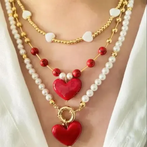 قلادة عصرية من لؤلؤ المياه العذبة مع قلب أحمر تصميم قلادة هدية مشهورة هدية في مهرجان المجوهرات قلادة بها قلب للنساء