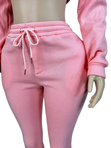 Set Hoodie Crop Top Fleece Kasual Wanita dengan Logo Custom dan Celana Flare, Set 2 Potong Tracksuit, Cocok untuk Wanita Bertubuh Tinggi - Product Image 5