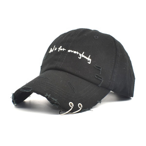 Gorra Deportiva con Letras Bordadas Estilo Urbano para Hombre y Mujer con Patrón Impreso - Product Image 4