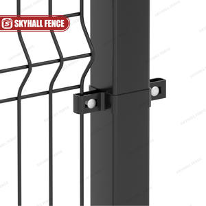 גדר מתכת מרותכת תלת מימדית מגולוונת עם שער גדר למגרש ספורט בפארק - Product Image 3