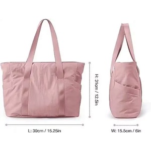Sac fourre-tout pour femme OEM, fabriqué en usine BSCI, grand sac à bandoulière avec poignée supérieure et boucle pour tapis de yoga - Product Image 2