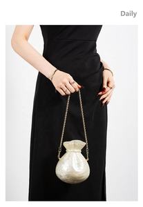 Bolso de mano de acrílico 2026, tipo clutch para noche, con efecto mármol, para mujer, bandolera, bolso cubo con purpurina, bolso de mano único con efecto mármol - Product Image 5