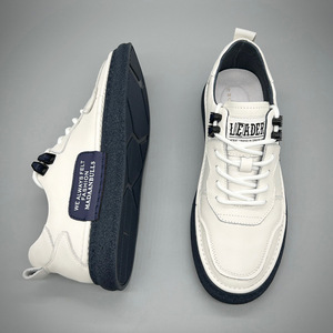 Chaussures décontractées pour hommes en toile, à semelle épaisse, à bout large et à lacets, idéales pour les activités de plein air. - Product Image 3