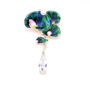 Broche de Flor de Loto con Hojas Verdes, Cristal de Perla, Chapado en Oro, Accesorio de Moda para Mujer - Product Image 1