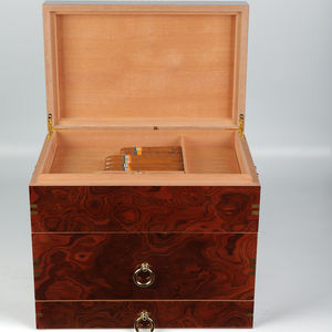Humidor de bureau écologique avec logo personnalisé, boîte à cigares de luxe, vitrine en bois avec finition laquée, en cèdre et MDF - Product Image 3