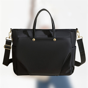 Sac fourre-tout pour femme, grande capacité, sac pour ordinateur portable de 16 pouces, résistant à l'eau, sac à bandoulière, couleur unie noire, polyester - Product Image 1