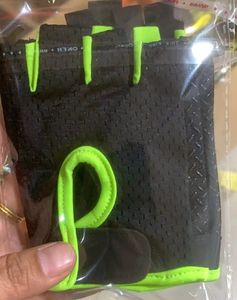 Venta al por mayor medio dedo antideslizante gimnasio guantes Yoga equipo de ejercicio para barra Horizontal Fitness entrenamiento mujeres - Product Image 4