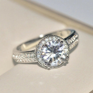Anello dal Design Rotondo, Anello Classico da Dito per Donne - Product Image 1