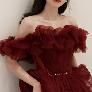 <span class=keywords><strong>Robe</strong></span> <span class=keywords><strong>de</strong></span> soirée rouge automne nouvelle collection pour mariée, design élégant, épaules dénudées, luxe léger, grandes tailles pour femmes rondes - Product Image 2