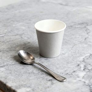 Gobelet en papier jetable personnalisé biodégradable de 7 oz à paroi simple pour emporter, idéal pour Noël - Product Image 1