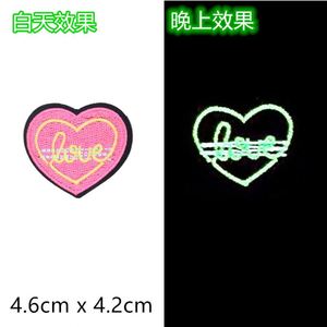 Nouveau design Patch brodé thermocollant amusant pour vêtements, motifs extraterrestre, Game Over, cœur, arc-en-ciel, lèvres, Terre - Product Image 3