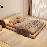 Lit double moderne minimaliste italien style Wabi-sabi avec cadre en bois rembourré en tissu technique confortable, livré enroulé