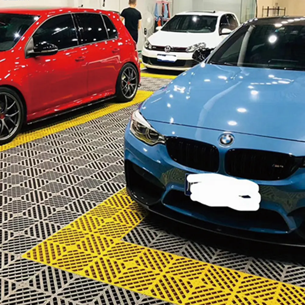 Fornitura di fabbrica pavimenti in plastica PP perforato Garage Patio Mat piastrelle 30x30 cm piastrelle per garage per dettagli Auto pavimento