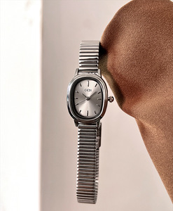 Reloj de Cuarzo para Mujer en Oro Rosa, Esfera Ovalada, Reloj de Pulsera para Dama - Product Image 1
