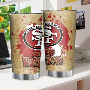 Gobelet isotherme de 20 oz en acier inoxydable, motif football, avec poignée, design audacieux et passionné, mug de voyage écologique et durable, cadeau idéal pour les fans de football - Product Image 2