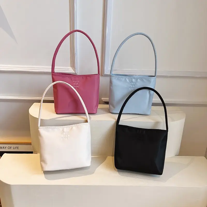 Factory wholesale handbags 2023 light ladies nylon bags ladies fashion design purses for woman