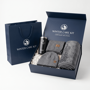 Set Corporativo Personalizado de Invierno con Vaso, Bufanda, Gorro, Manta y Bolsa de Regalo - Product Image 1