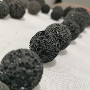 Boule de roche <span class=keywords><strong>volcanique</strong></span> naturelle rouge et <span class=keywords><strong>noire</strong></span>, <span class=keywords><strong>pierre</strong></span> de lave pour diffuseur d'arômes et absorption d'huiles essentielles - Boule minérale hautement poreuse - Product Image 5