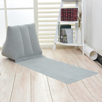 Oreiller triangulaire gonflable en tissu moderne pour une utilisation en extérieur sur la plage, design pliable, coussin de chaise longue