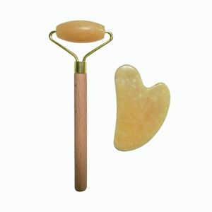 Ensemble beauté en jade jaune avec rouleau facial à manche en bois et Gua Sha en forme de cœur pour soins du visage et spa à domicile - Product Image 1
